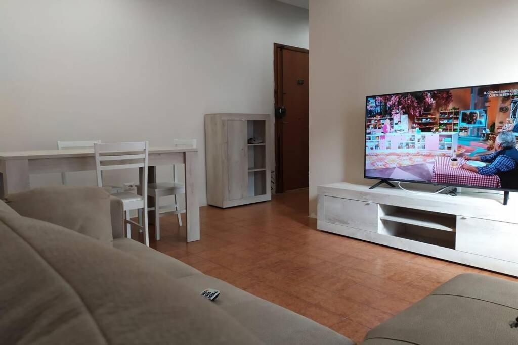 Beach House, 300 M Dal Mare, Marina Di Massa Luaran gambar