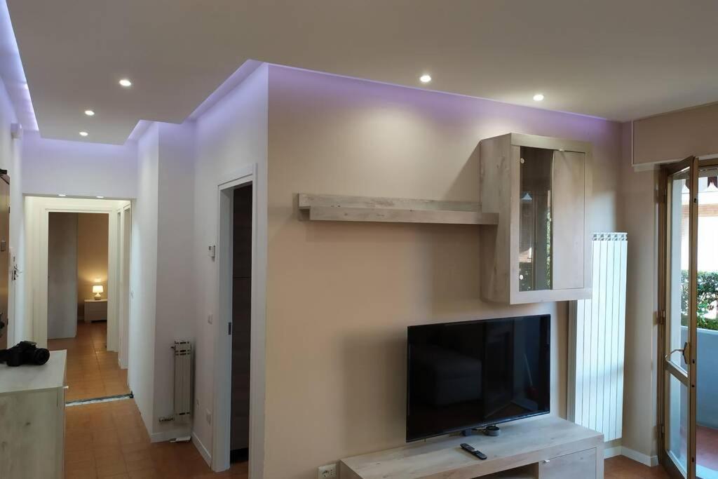 Beach House, 300 M Dal Mare, Marina Di Massa Luaran gambar