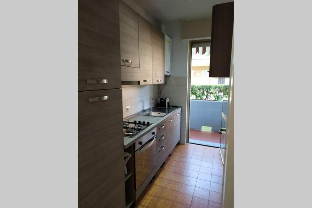 Beach House, 300 M Dal Mare, Marina Di Massa Luaran gambar