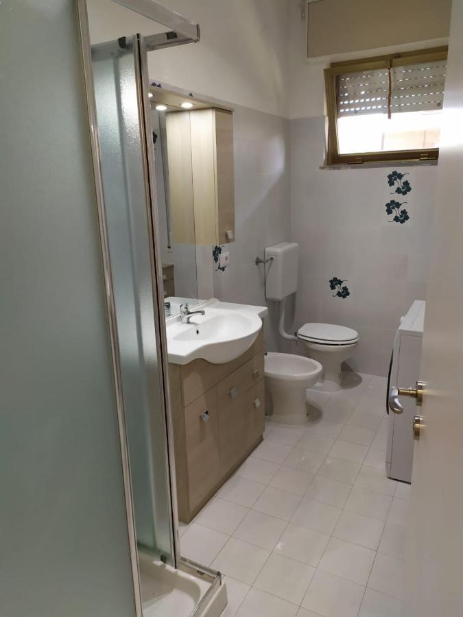 Beach House, 300 M Dal Mare, Marina Di Massa Luaran gambar