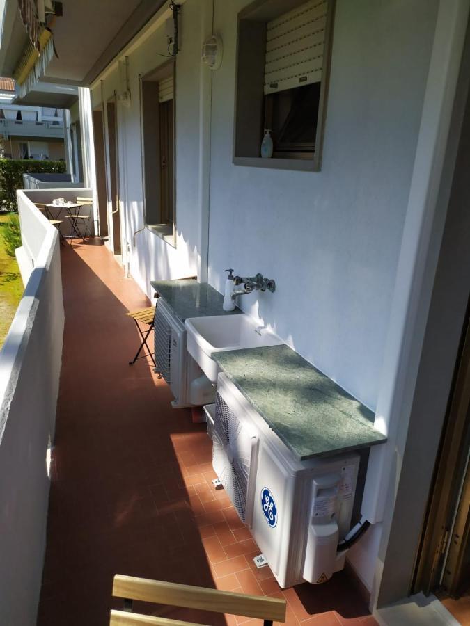 Beach House, 300 M Dal Mare, Marina Di Massa Luaran gambar