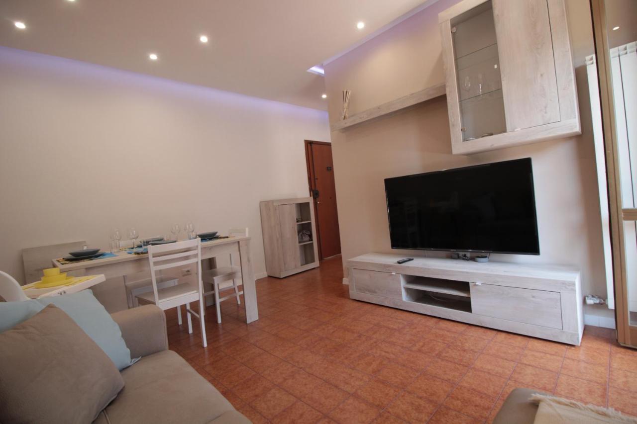 Beach House, 300 M Dal Mare, Marina Di Massa Luaran gambar